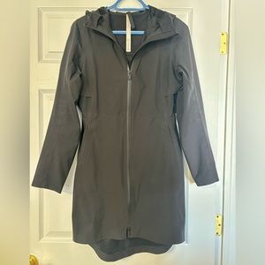 Lululemon rain rebel black size 4
